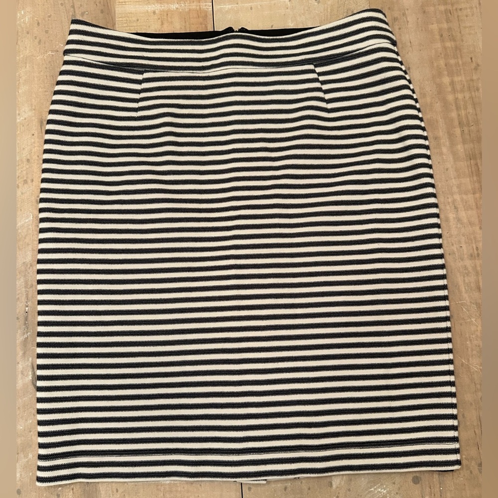 Banana Republic Black and Beige striped pencil skirt (Size 10).
